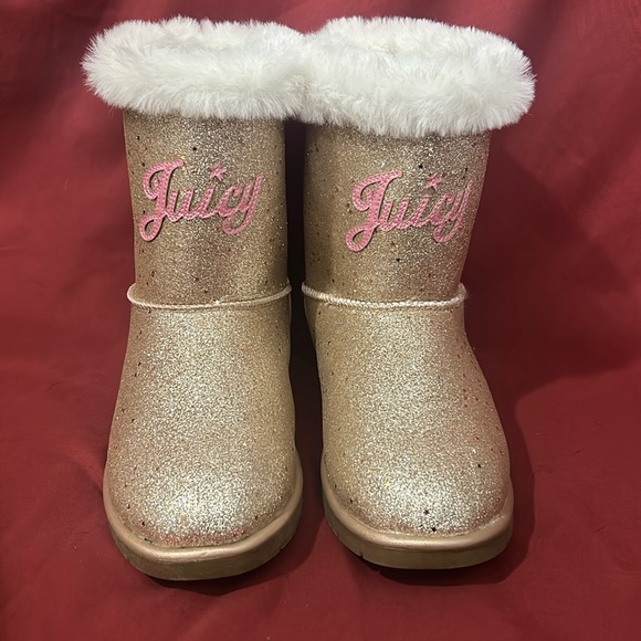 * NEW* JUICY COUTURE
Big Girls Temecula Cold Weather Boots SZ 5 - Picture 1 of 5